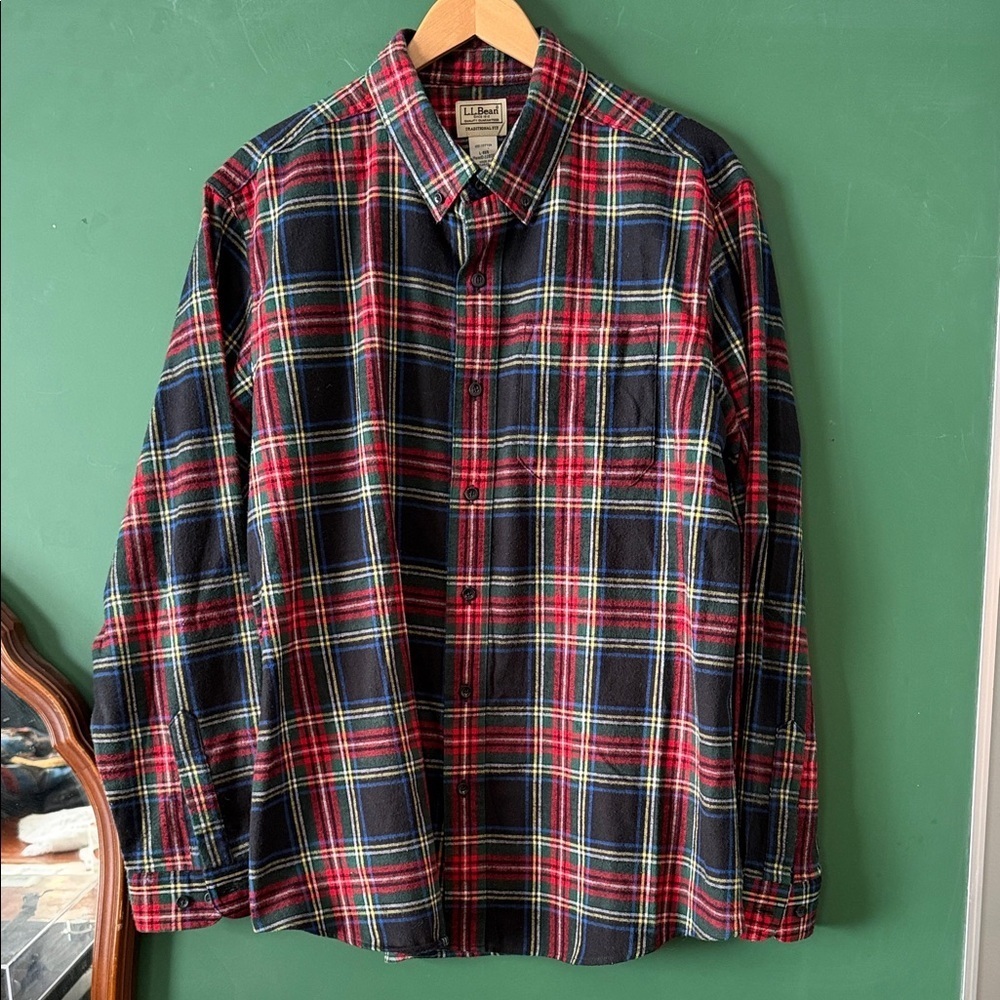 L.L. Bean Tradtional Fit Mens L Black, Red & Green Plaid Shirt Soft Winter Layer